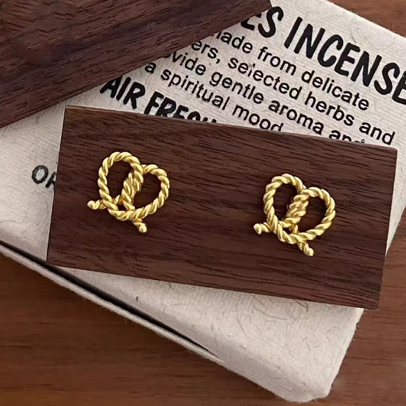Minimal Dainty Gold Plated Heart Studs Ins Aesthetic Niche Women Accessory