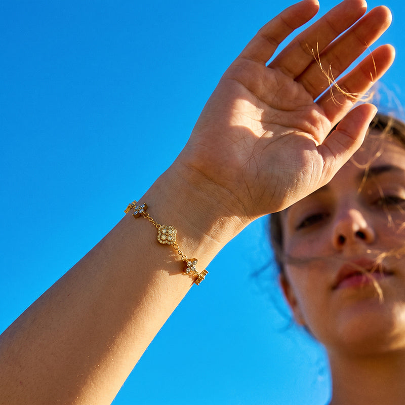Fashionable And Personalized High-quality Stainless Steel Unisex Flower And Leaf Bracelet