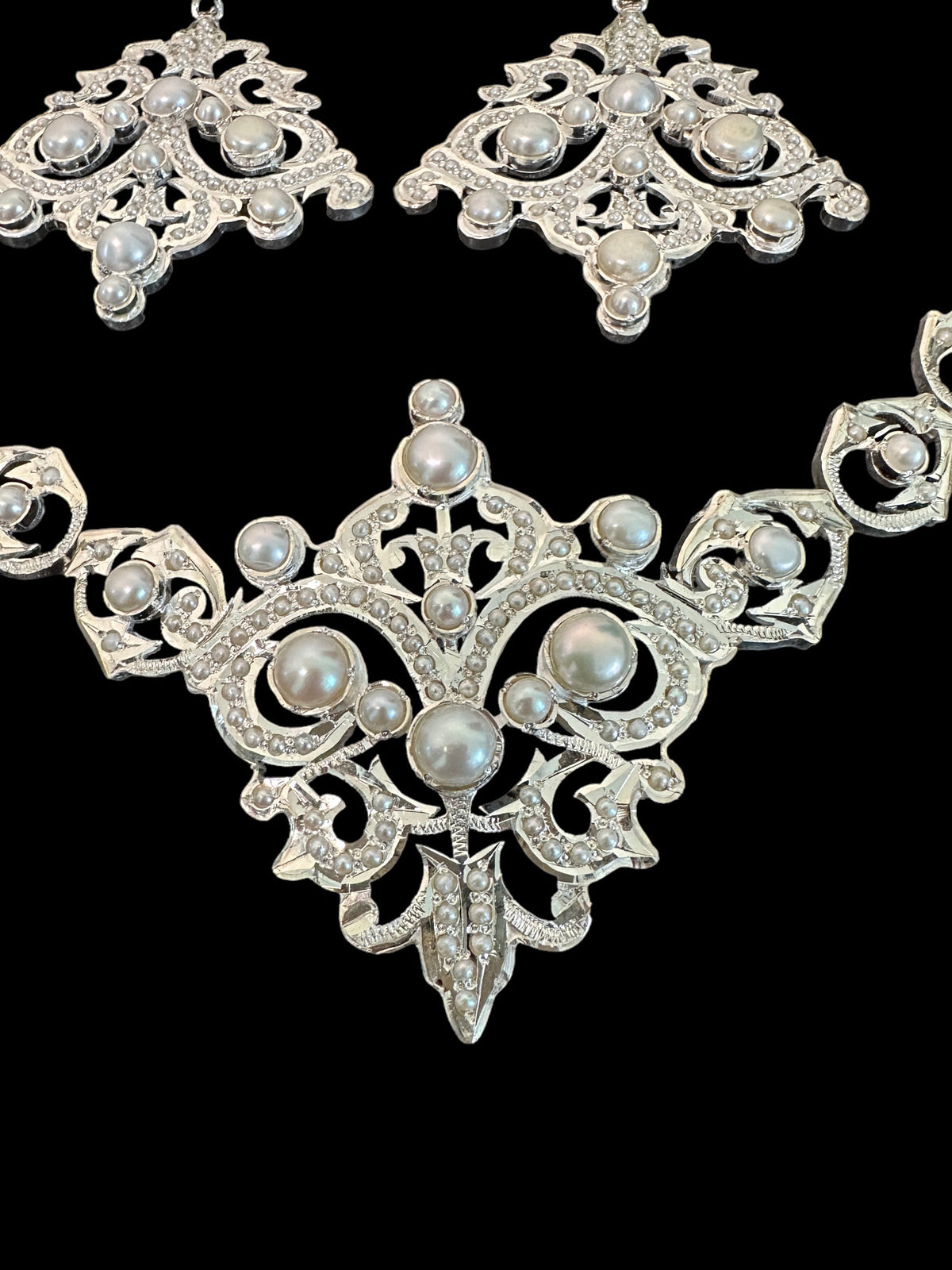 92.5 silver necklace set with fresh water pearls ( READY TO SHIP )