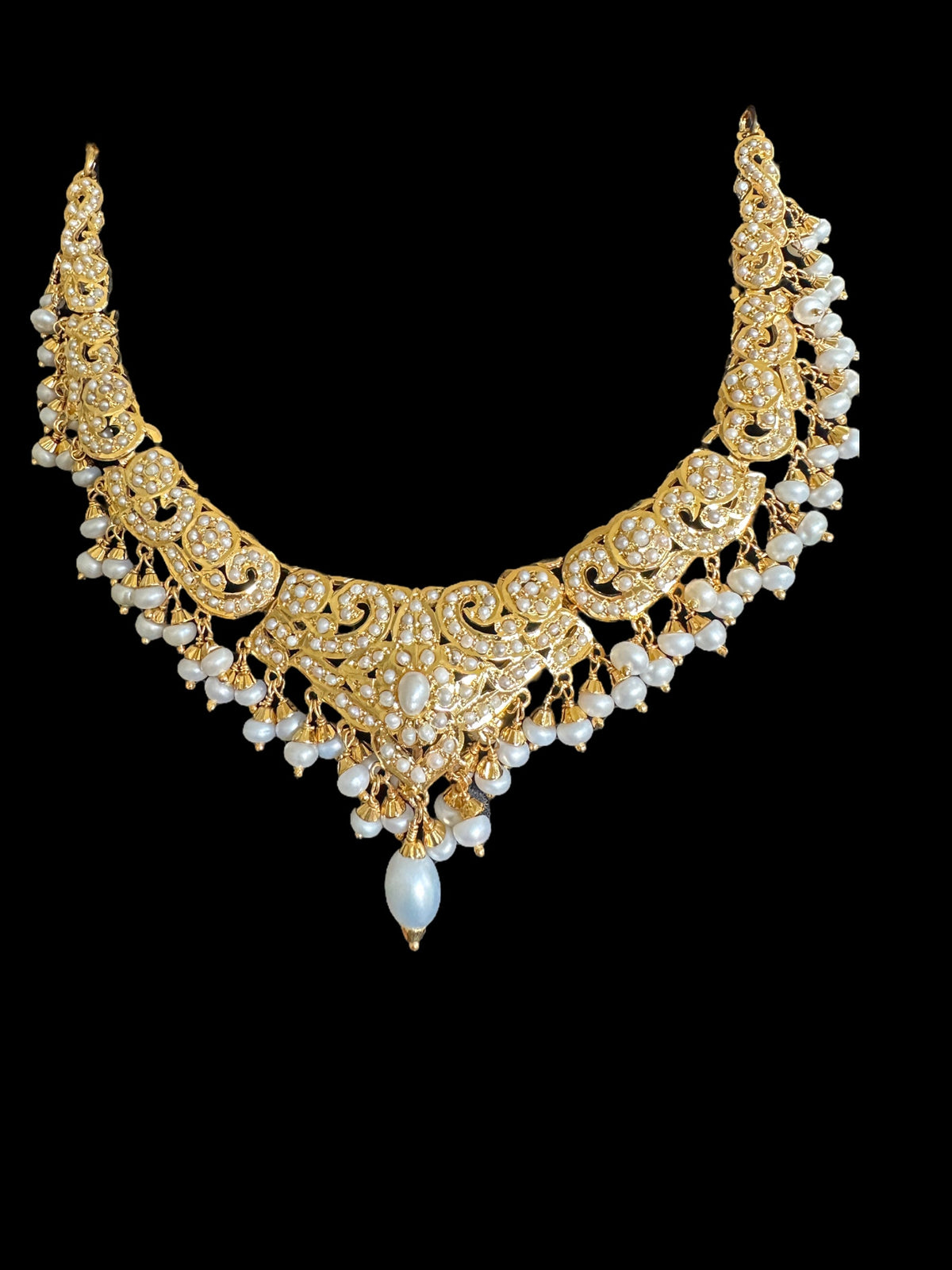 Fresh water pearl necklace set in gold plated silver ( SHIPS IN 5 WEEKS )