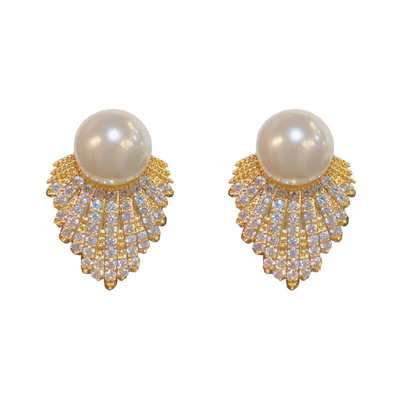 Women's Retro Personality Pearl High-grade Exaggerated Affordable Luxury Fashion Earrings