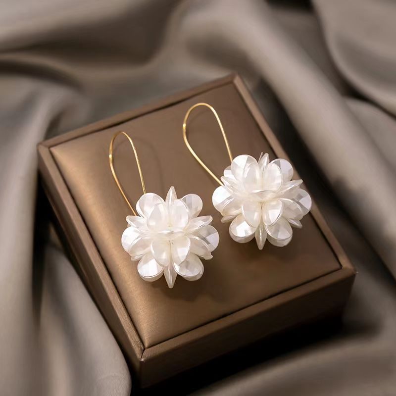 Women's Flower Pearl French Retro Cluster Ear Hook Versatile High-grade Light Earrings