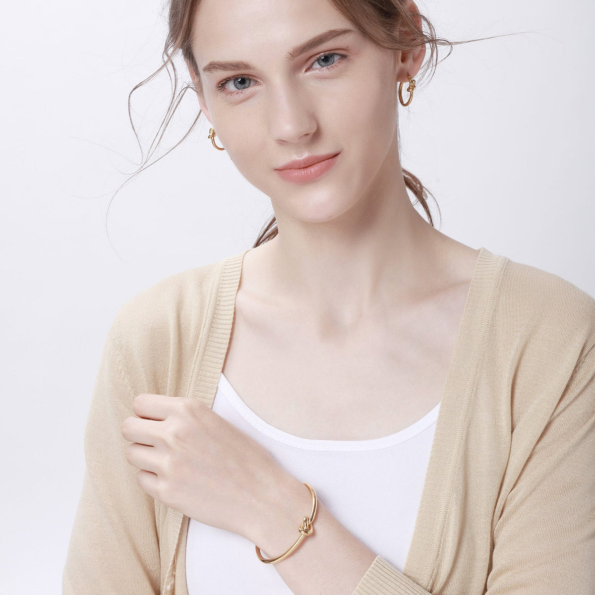 Women's Titanium Steel Knotted Gold Electroplated Fashion Bracelet