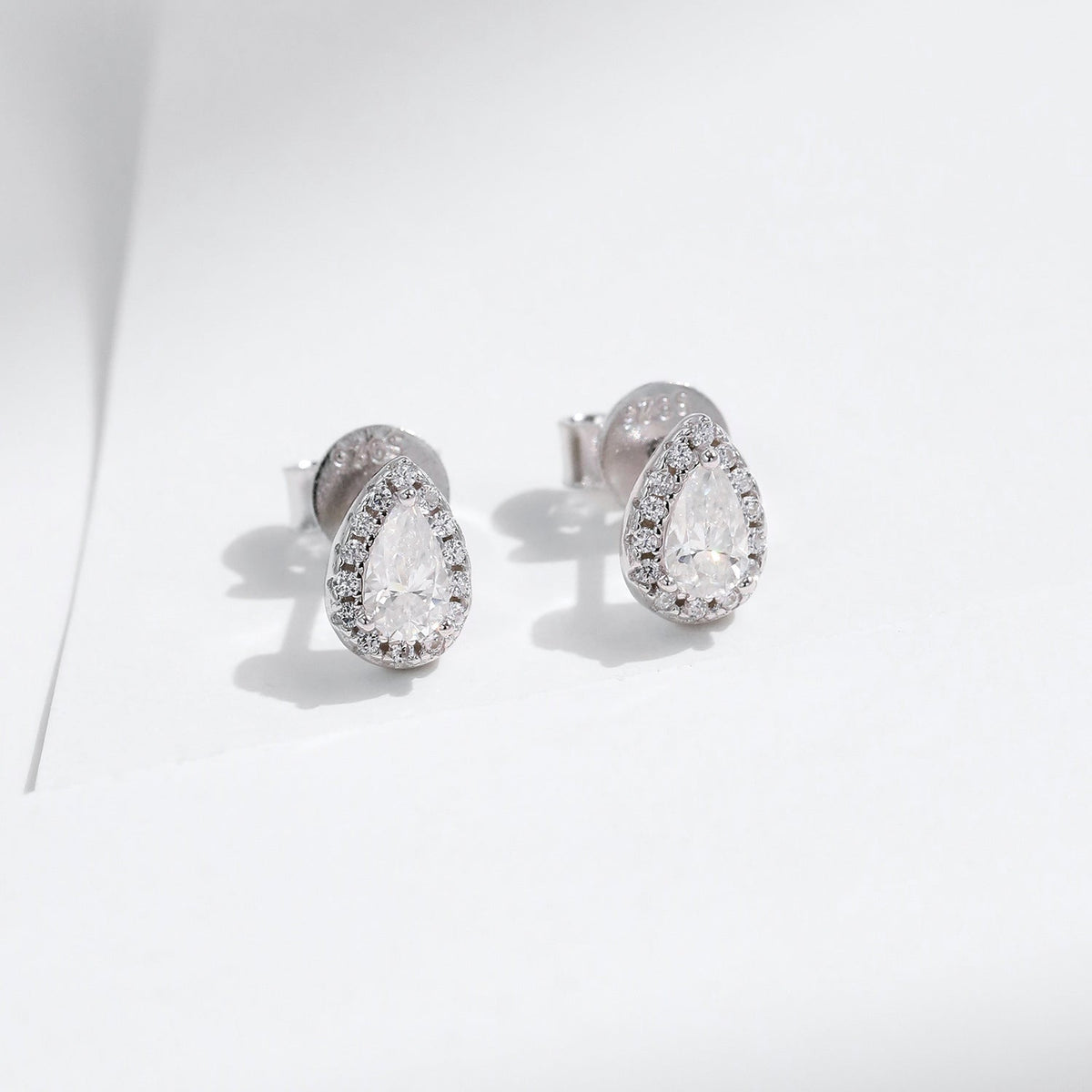 Teardrop D-Color VVS1 Moissanite Stud Earrings in Sterling Silver – Old Money Aesthetic
