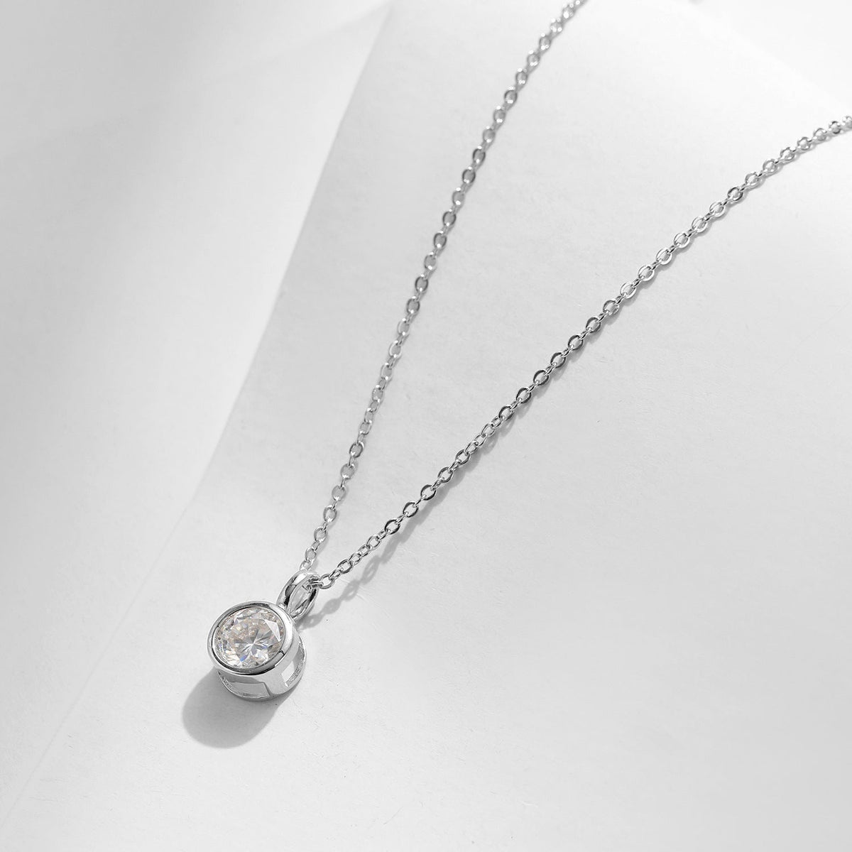 Round D-Color VVS1 Moissanite Pendant Necklace in Sterling Silver – Minimalist Clavicle Chain for Women