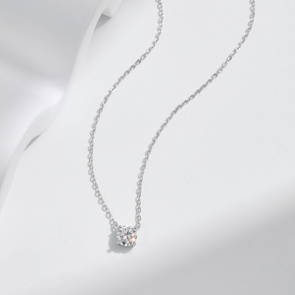 Geometric D-Color VVS1 Moissanite Pendant Necklace in Sterling Silver – Delicate Clavicle Chain for Everyday Elegance