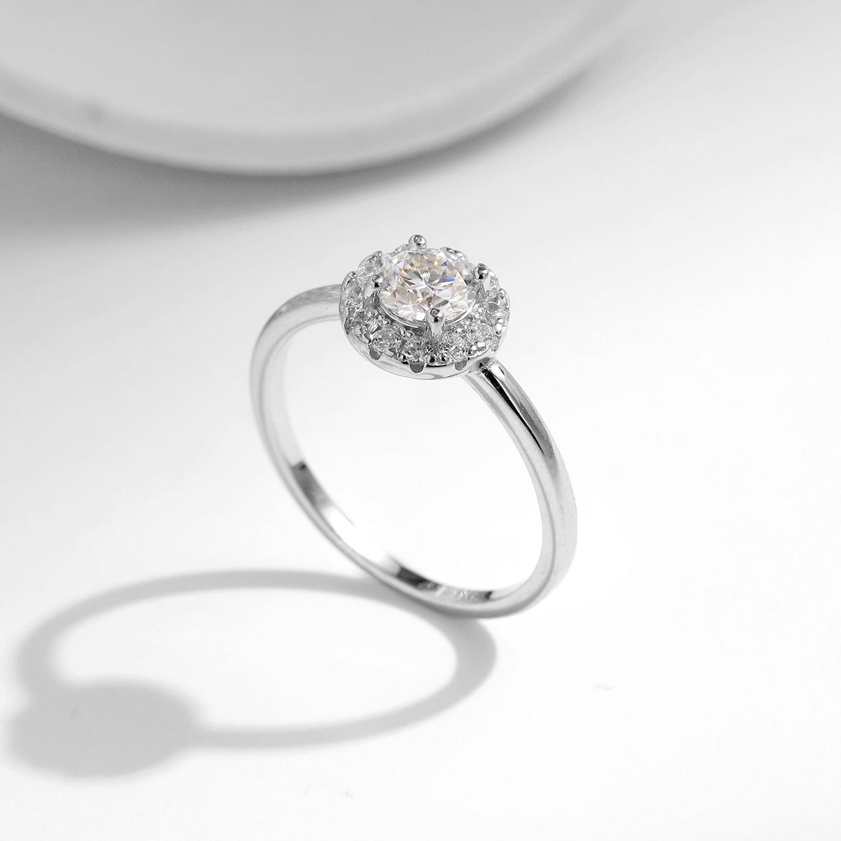 Round D-Color VVS1 Moissanite Solitaire Engagement Ring in Sterling Silver – Minimalist Geometric Design
