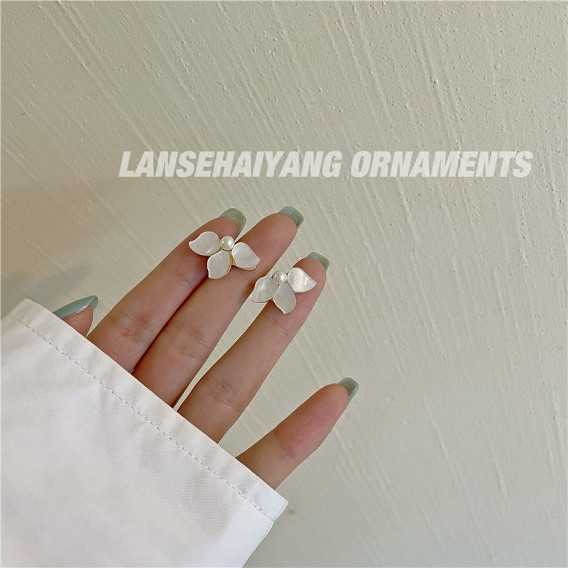 White Pearl Flower Trendy Elegant High-grade Ear Clip Exquisite Petite Earrings