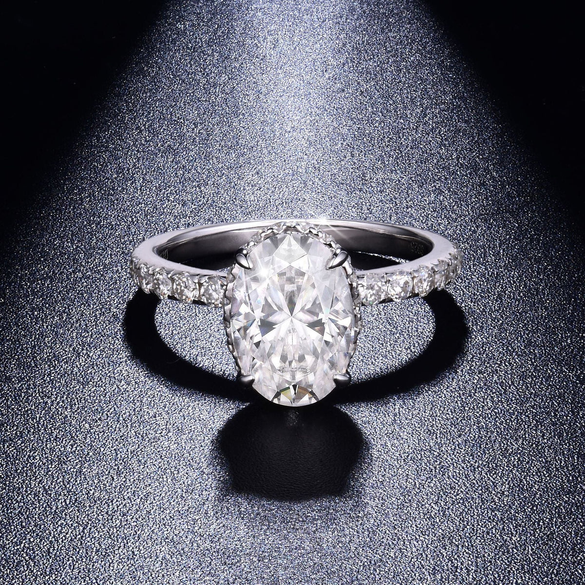Oval Moissanite Ring – 2.5 Carat Brilliant Cut in Sterling Silver with 18K Gold Plating