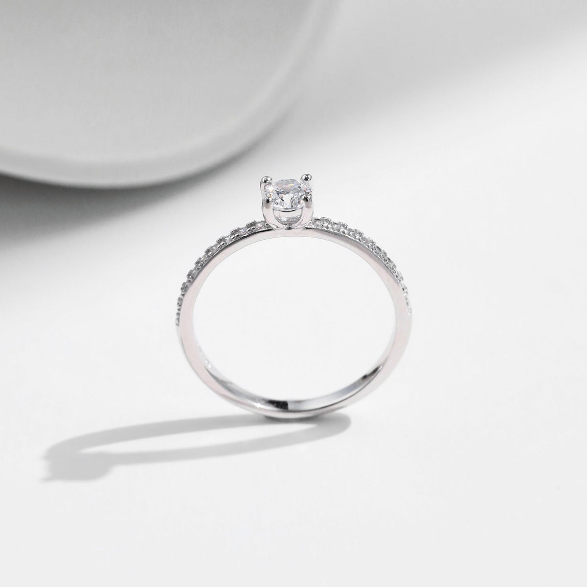 Geometric D-Color VVS1 Moissanite-Set Engagement Ring in Sterling Silver – Minimalist Luxury Stackable Band