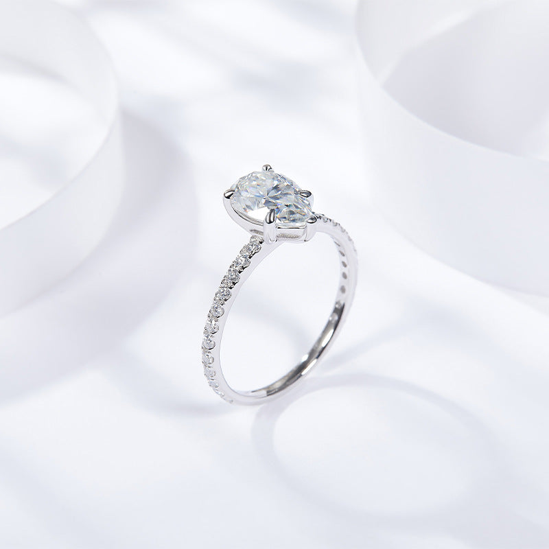 Pear-Shaped D-Color VVS1 Moissanite Engagement Ring in 18K Gold-Plated Sterling Silver – Elegant Waterdrop Design