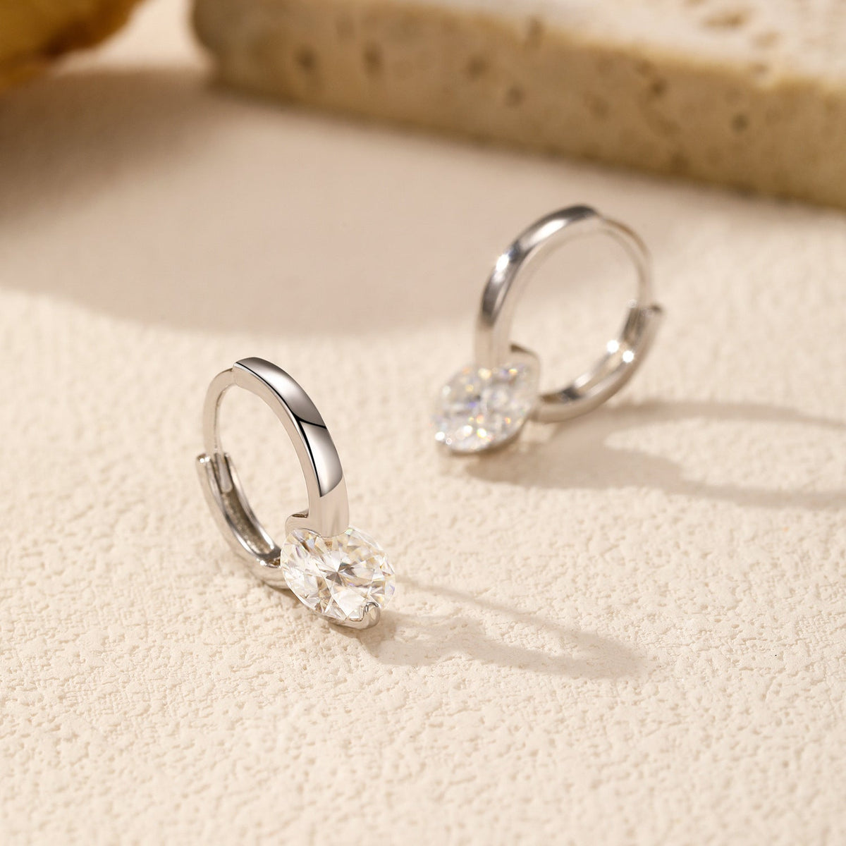 Round D-Color VVS1 Moissanite Hoop Earrings in Sterling Silver – Minimalist Geometric Design