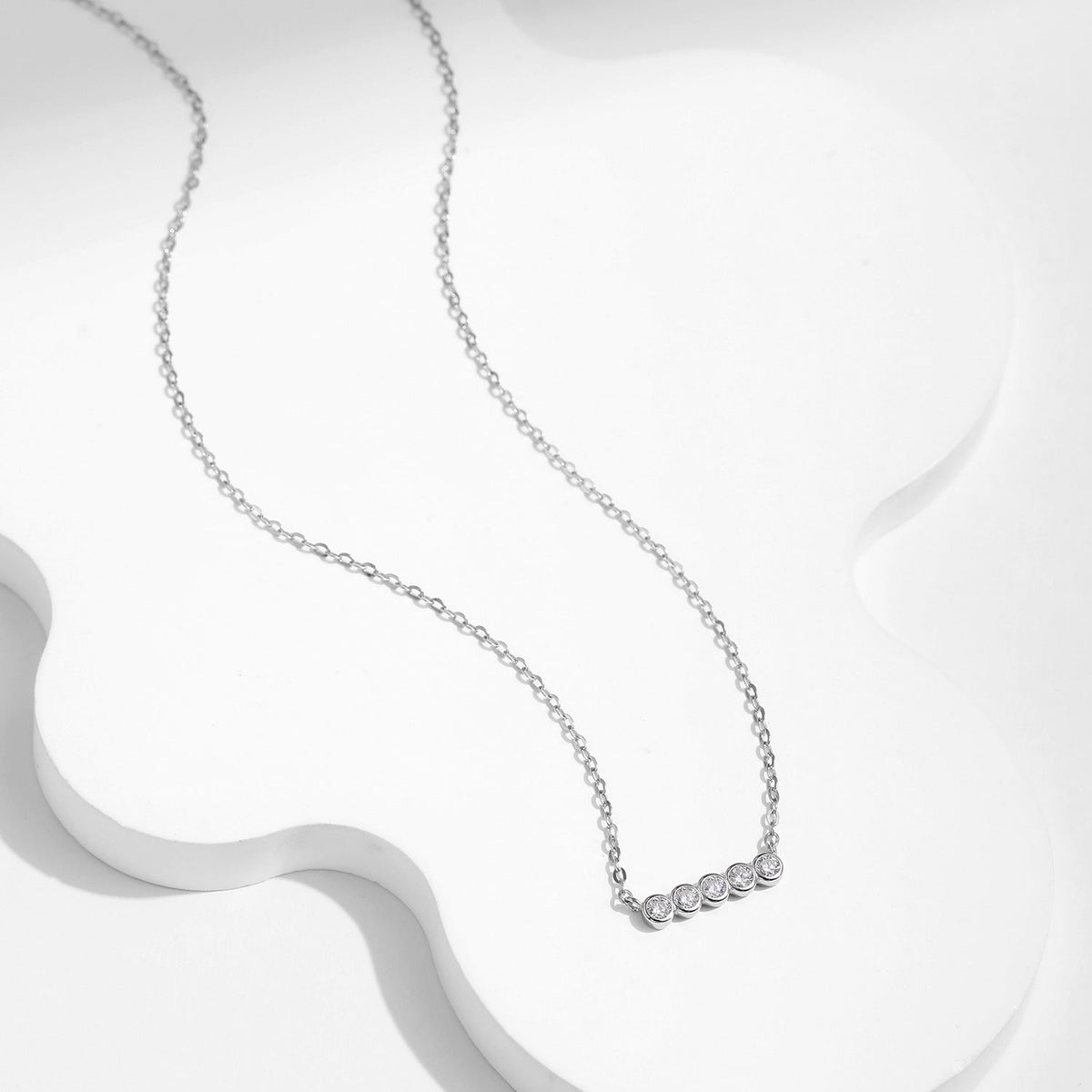 Geometric D-Color VVS1 Moissanite Pendant Necklace in Sterling Silver – Delicate Clavicle Chain for Everyday Elegance