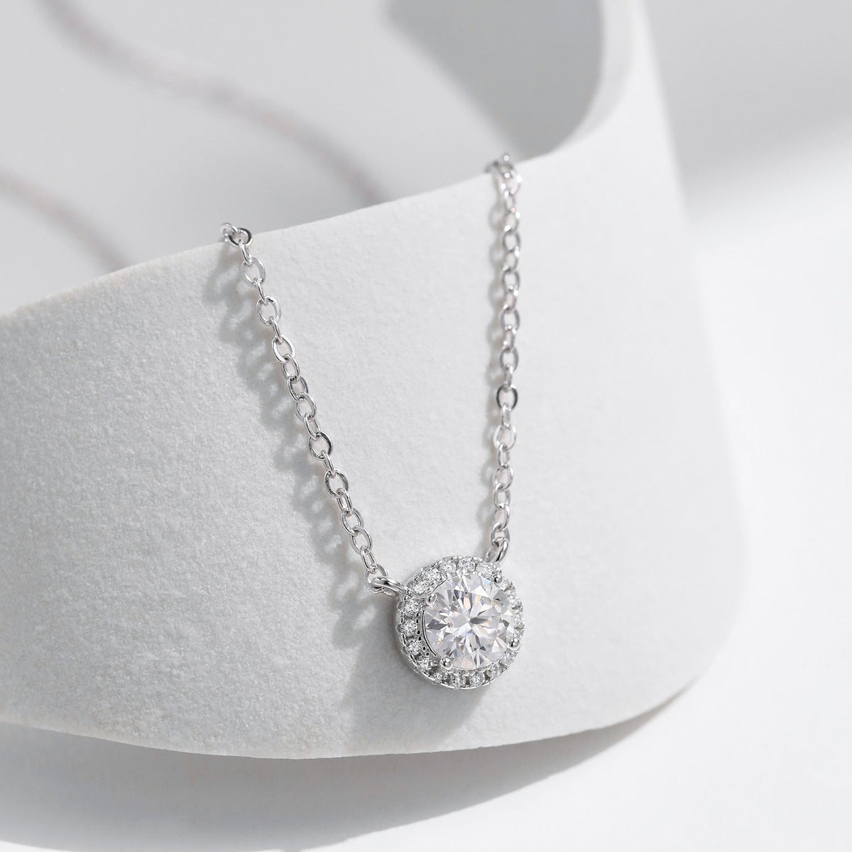 Geometric D-Color VVS1 Moissanite Pendant Necklace in Sterling Silver – Delicate Clavicle Chain