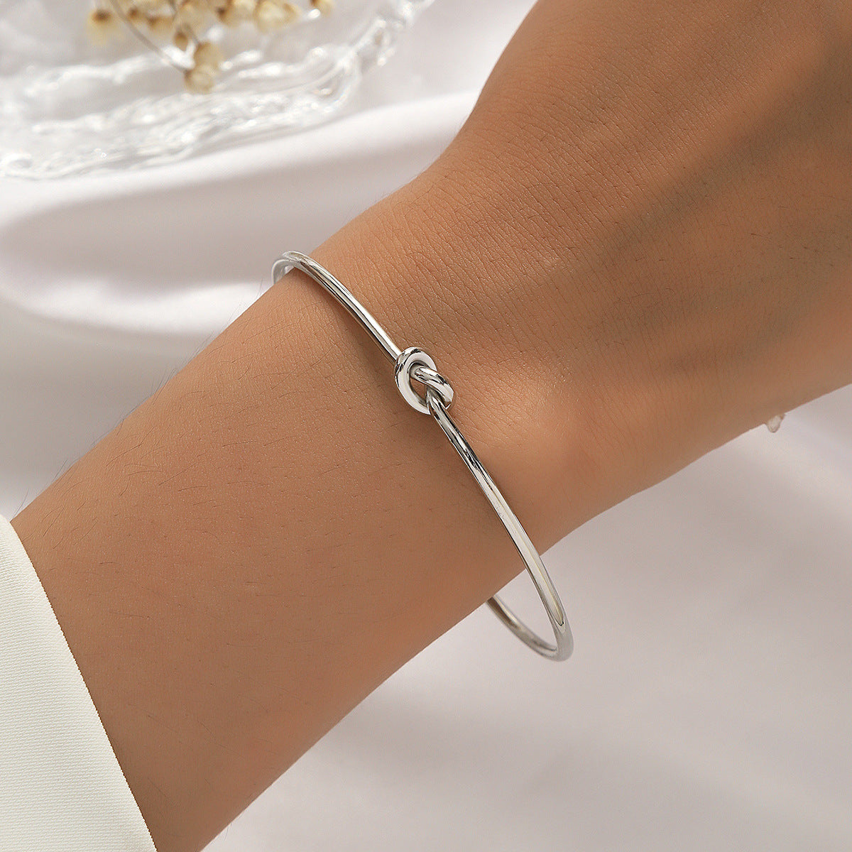 Winding Hollow Open-end High-grade Light Luxury Bracelets
