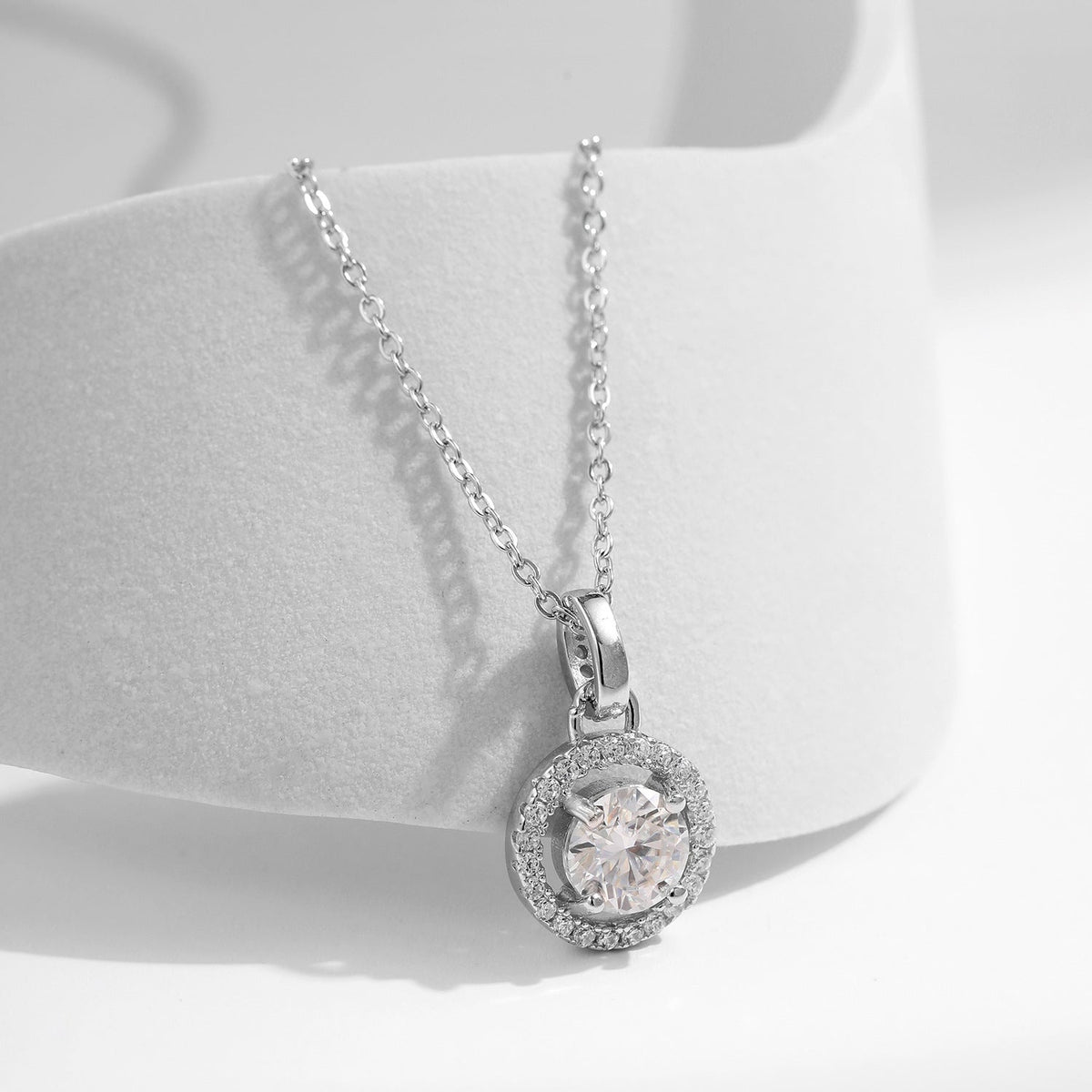Round D-Color VVS1 Moissanite Pendant Necklace in Sterling Silver – Delicate Clavicle Chain with Geometric Design