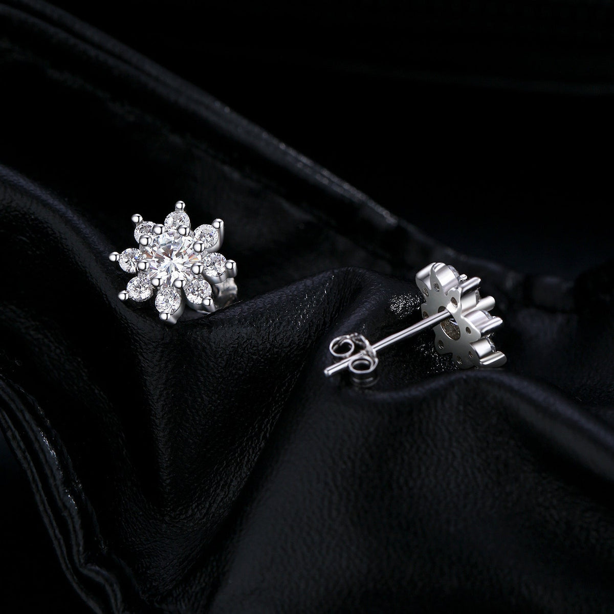 Floral D-Color VVS1 Moissanite Stud Earrings in Sterling Silver – Chic Snowflake Design