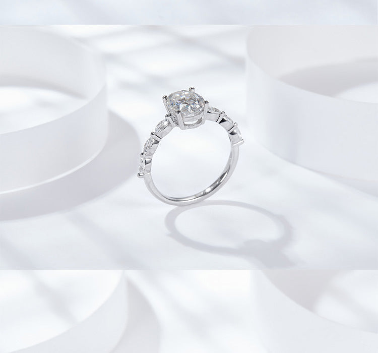 Elegant Oval D-Color VVS1 Moissanite Engagement Ring with Four-Prong Setting – Modern Geometric Design