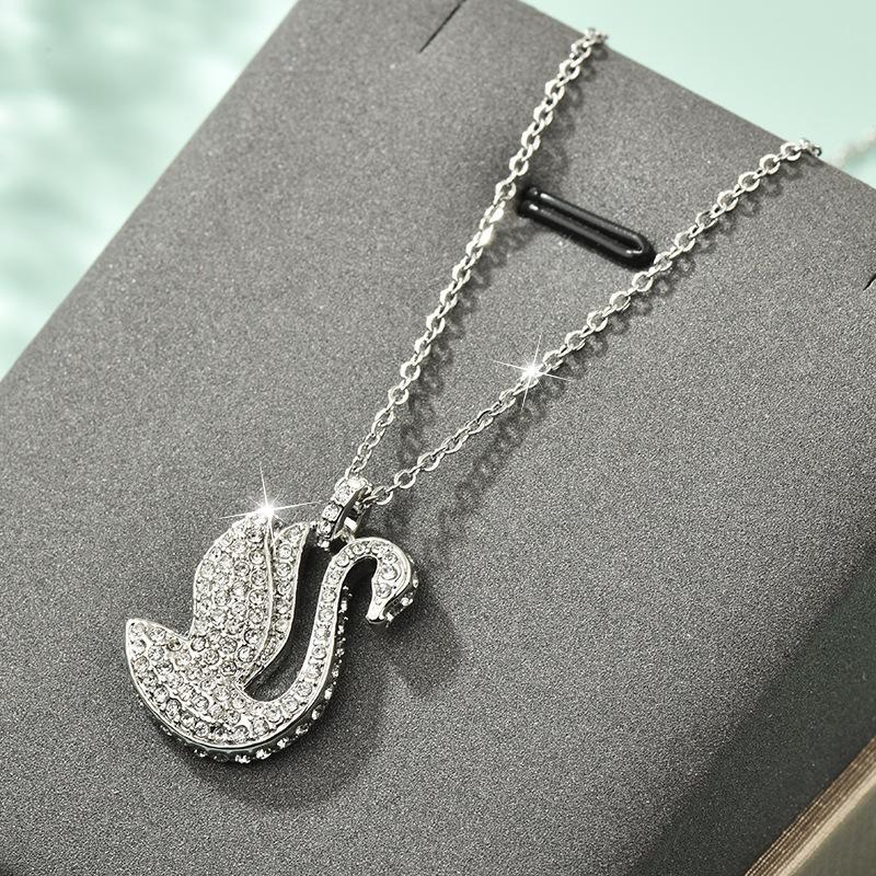 High-grade Classic Diamond Swan Titanium Steel Clavicle Necklaces