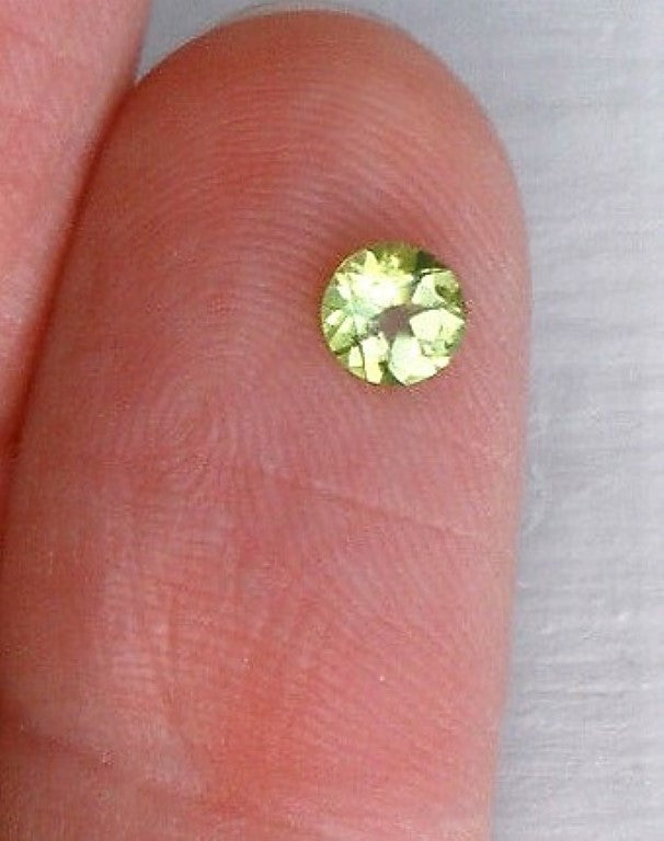 Peridot Round Cut Arizona Small VS AA