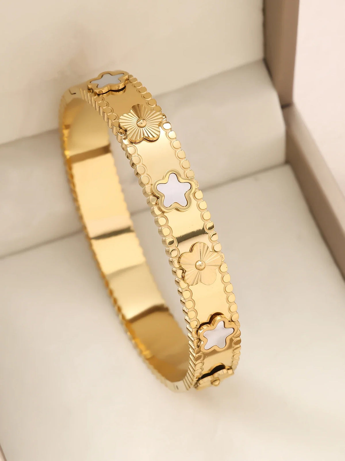 Fashionable Women's 18K Gold-Plated Stainless Steel Stackable Bracelet Never Fading Gold-Plated Stainless Steel Jewelry Accessor