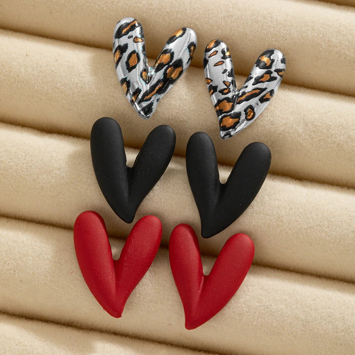 3 pairs of personalized and versatile leopard print heart-shaped women's earrings set, red spray painted earrings