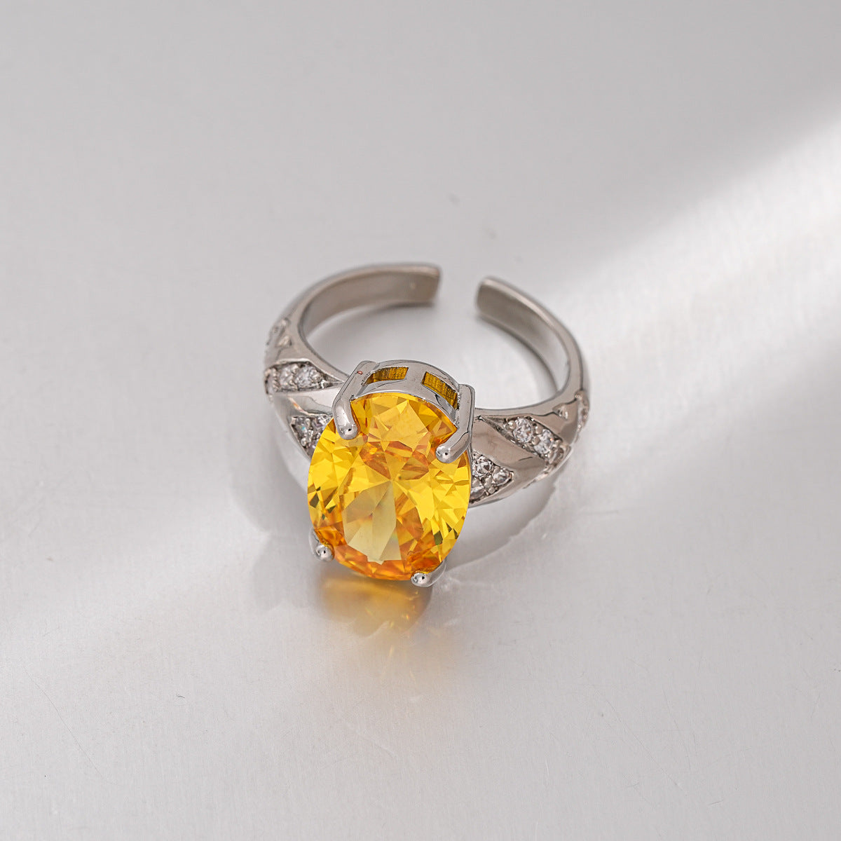 Natural Yellow Crystal Adjustable Ring S925 Silver Plated Fashion Women Finger Jewelry For Daily Dating Banquet Party Occasions