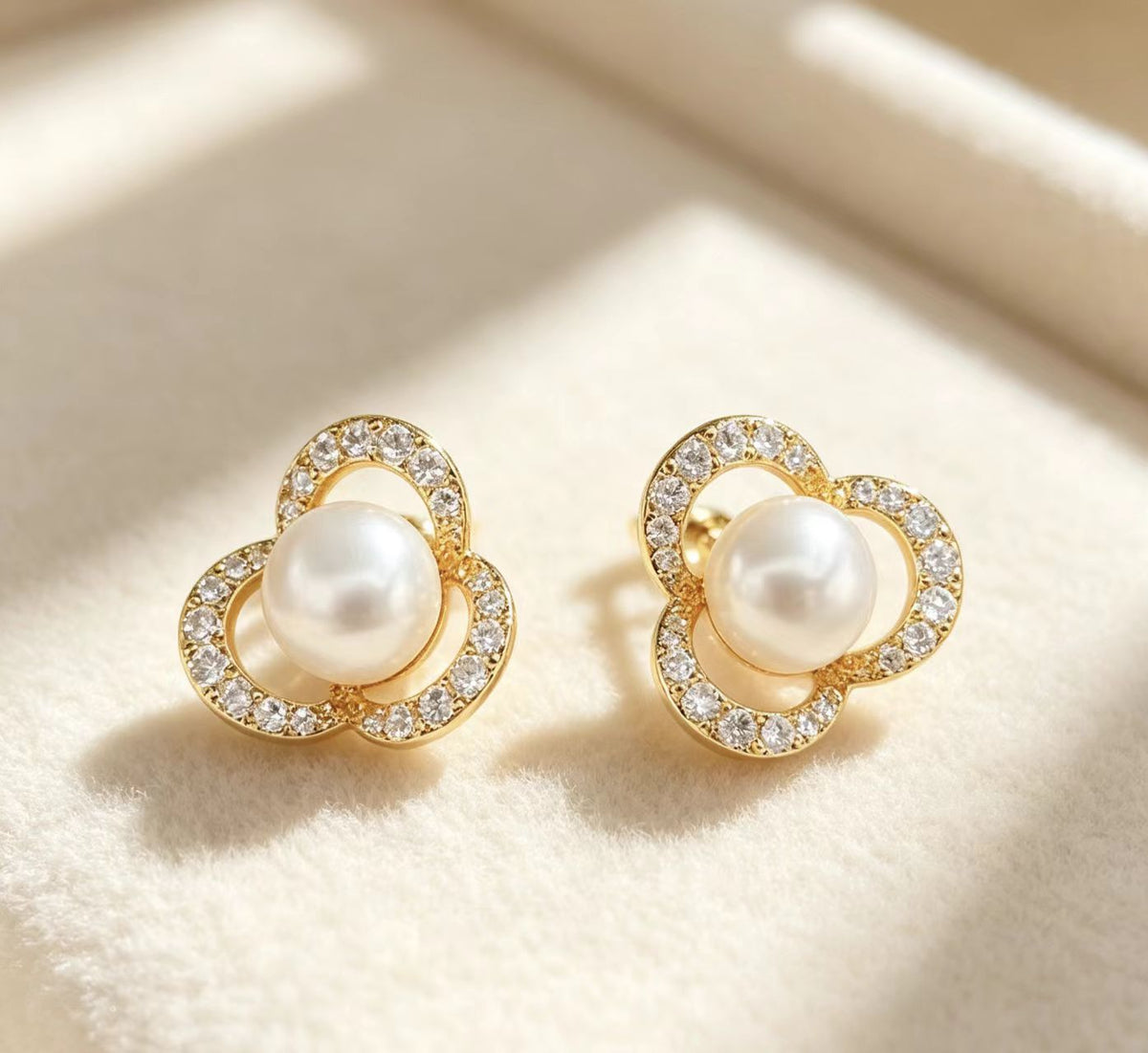 Hollow Four-Leaf Clover Diamond-Encrusted Champagne Pearl Womens Earrings