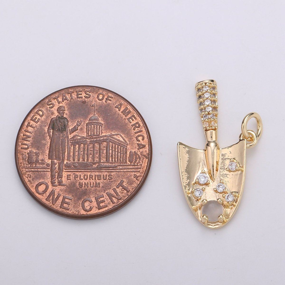 Cubic Gold Shovel Charms 18k Gold Filled Garden Trowel Spring Gardening Theme Housewarming Gift Wine Charm Jewelry Supplies Bulk E-570