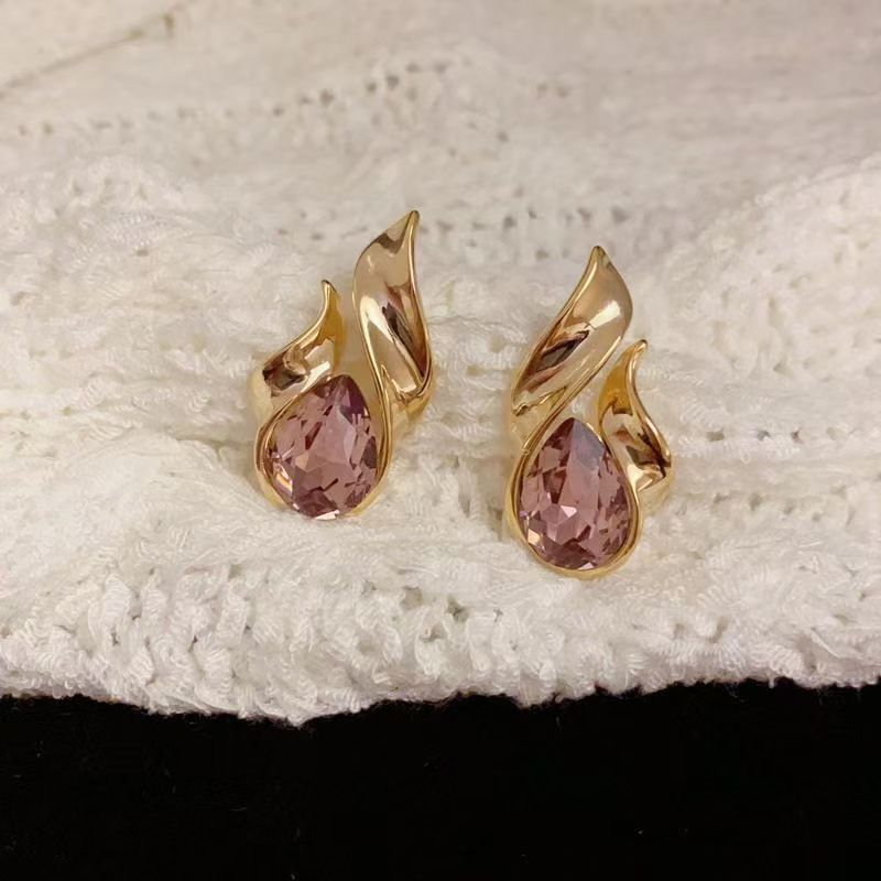 2026 Metal Teardrop Stud Earrings, European Retro Light Luxury Jewelry