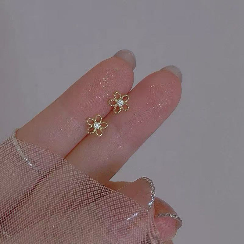 Gold Plated Mini Heart Stud Earrings Ins Popular Niche Jewelry For Women Daily Wear