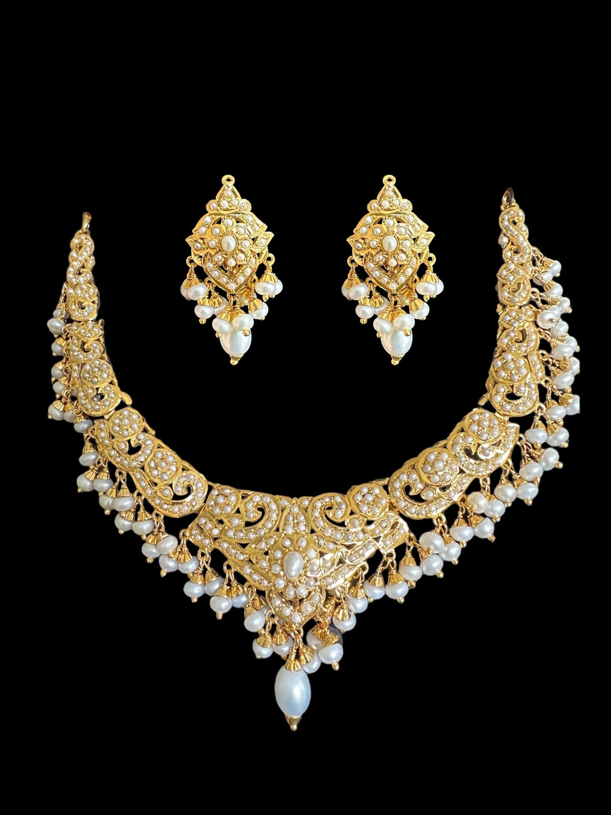 Fresh water pearl necklace set in gold plated silver ( SHIPS IN 5 WEEKS )