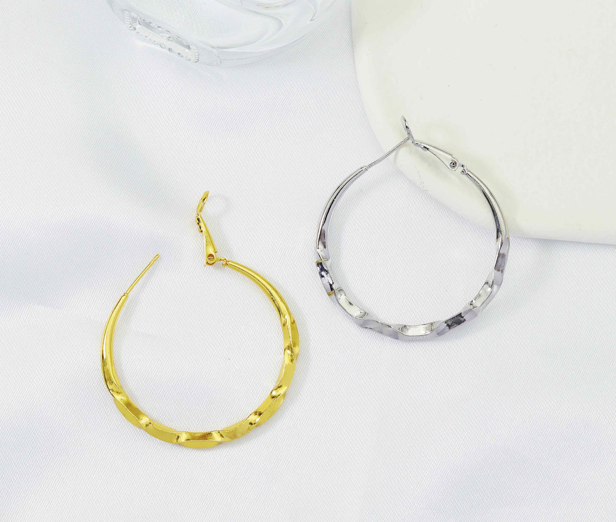 Round Ring Huggie Hoop Earrings, Sku#B195