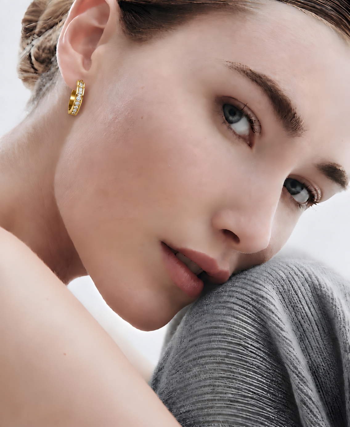 ER433G B.Tiff Gold Pavé 20-Stone Hoop Earrings
