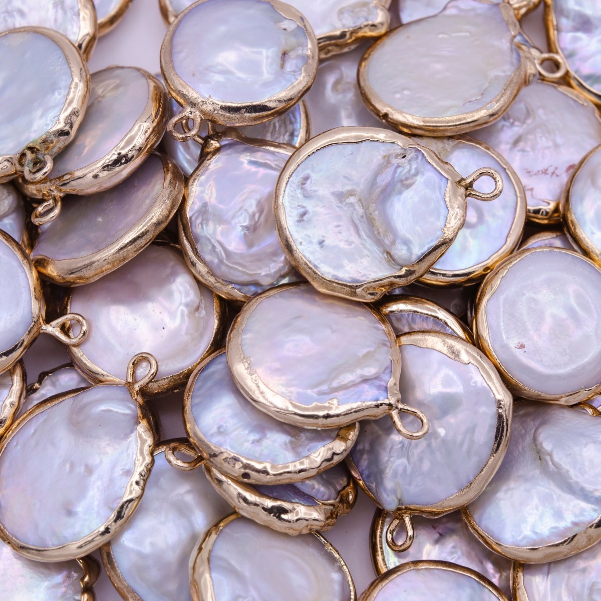 OS 1 Piece Natural Pearl Gold bezel connector approx. 18mm round shape gold plated Charm Pendant P-1844