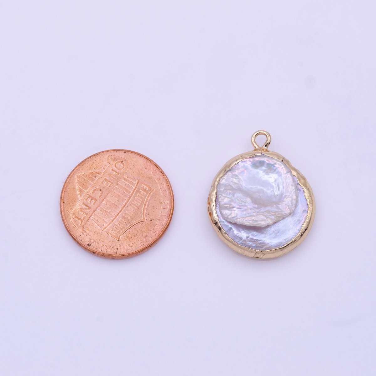 OS 1 Piece Natural Pearl Gold bezel connector approx. 18mm round shape gold plated Charm Pendant P-1844