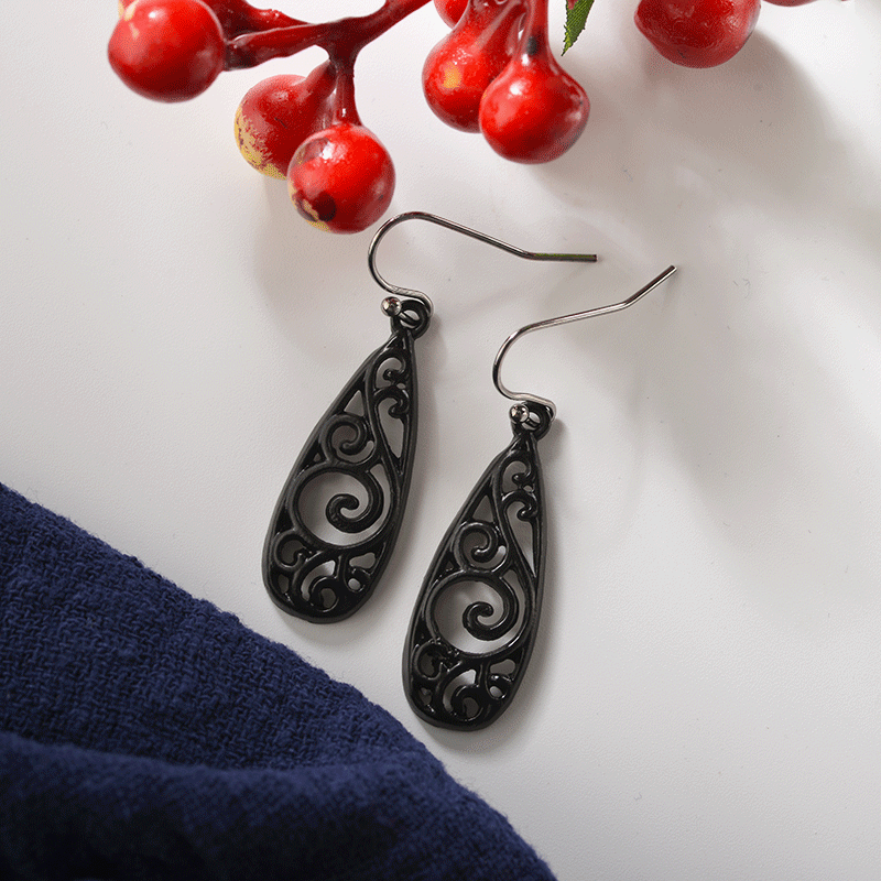 Retro Metal Carved Court-Style Earrings For Women