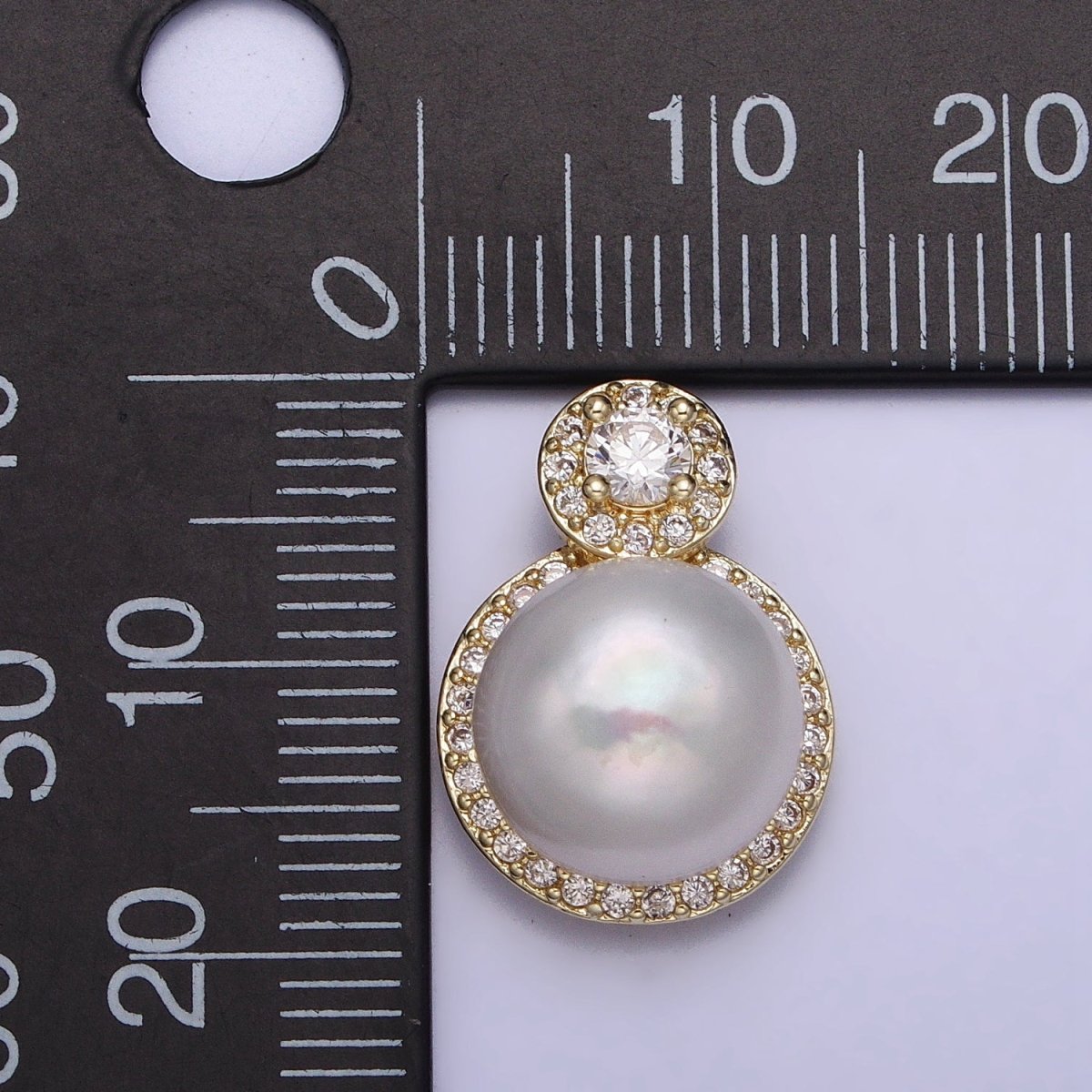 16K Gold Filled White Pearl Round Micro Paved CZ Pendant | AA412