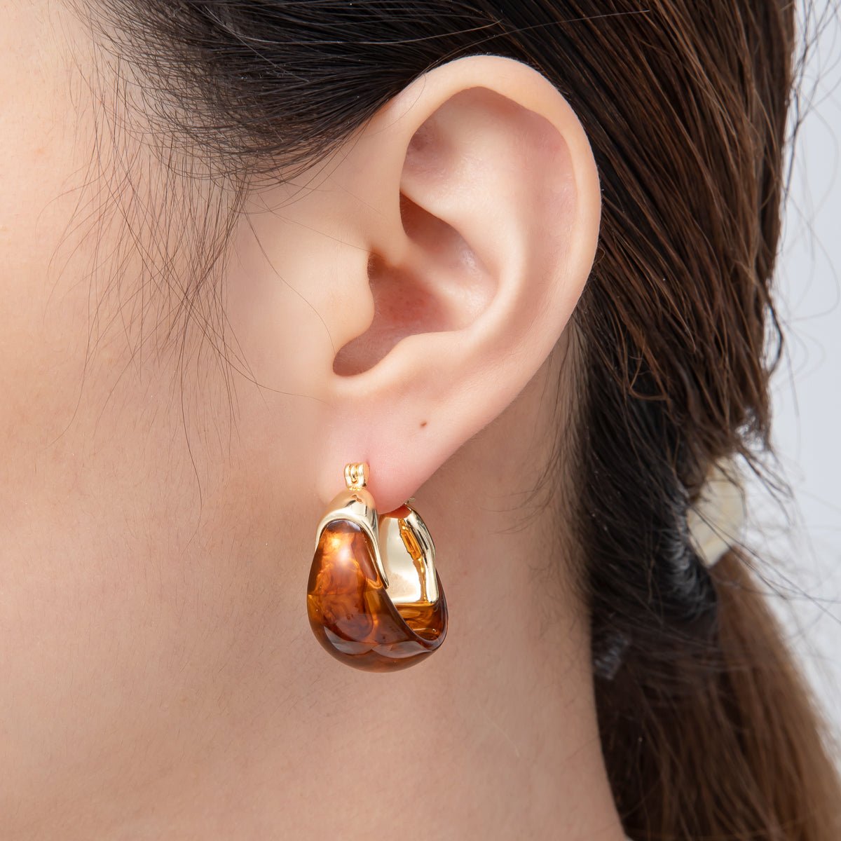18K Gold Filled 25mm Brown, White, Blue, Black Resin Molten Gold Latch Hoops Earrings | AJ261 - AJ264