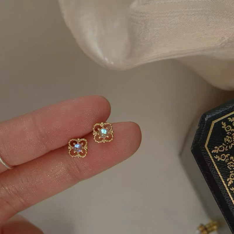 Gold Plated Tiny Heart Stud Earrings For Women, Ins Stylish Niche Minimal Earrings, Wearable All Day Daily Jewelry