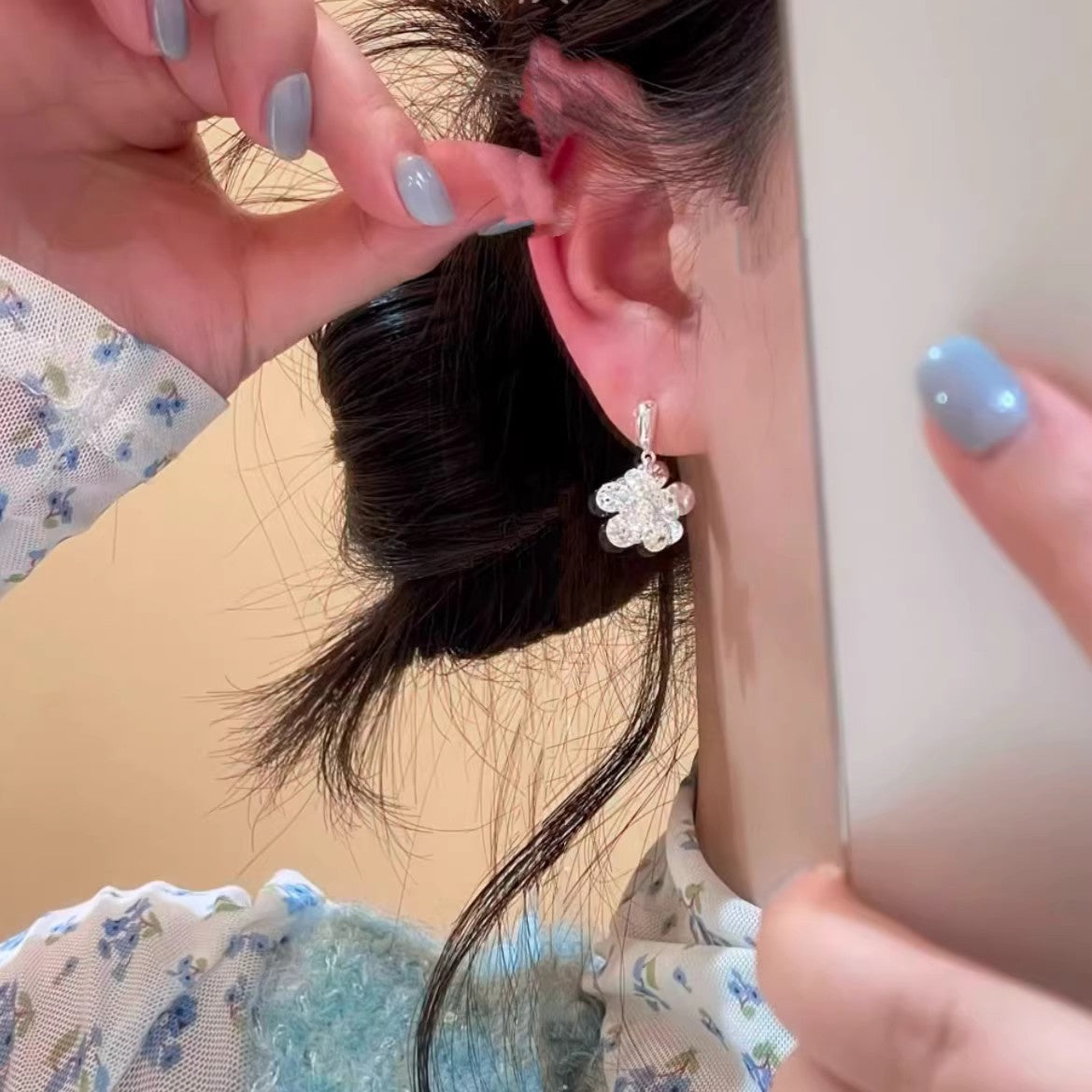 Exquisite Simple Silver Double-Sided Flower Stud Earrings For Women, Light Luxury, 3D Stereo Effect, Unique Niche Design, Trendy Internet Celebrity Earrings