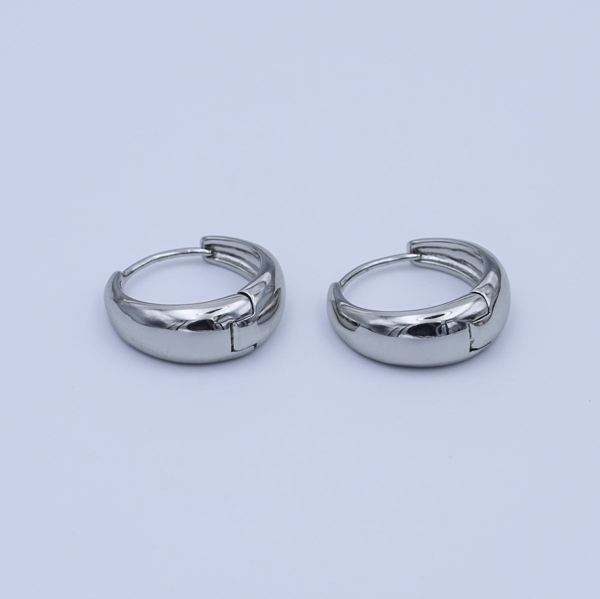 24K Gold Filled 18mm Minimalist Huggie Hoop Earrings in Gold & Silver | T021 T026