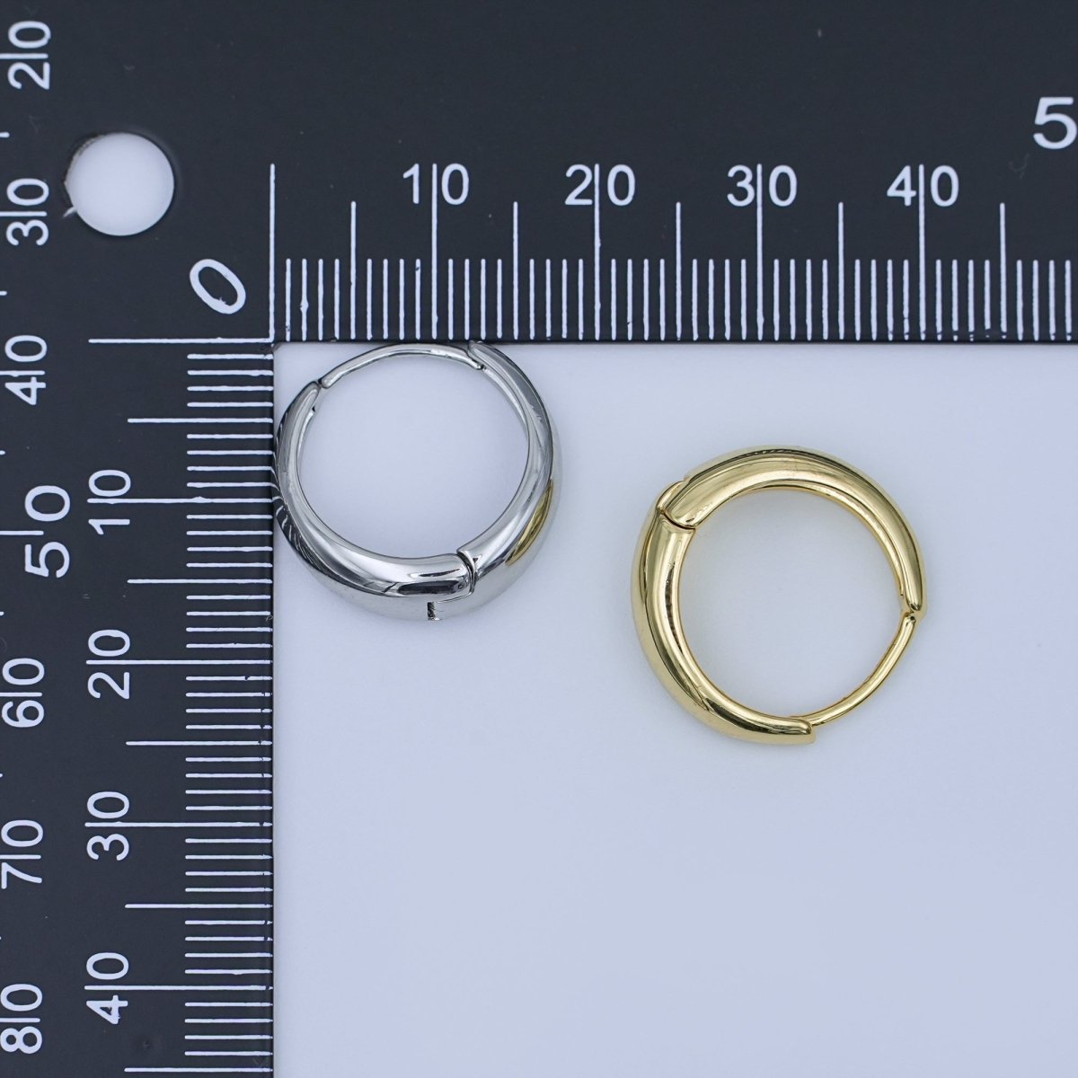 24K Gold Filled 18mm Minimalist Huggie Hoop Earrings in Gold & Silver | T021 T026