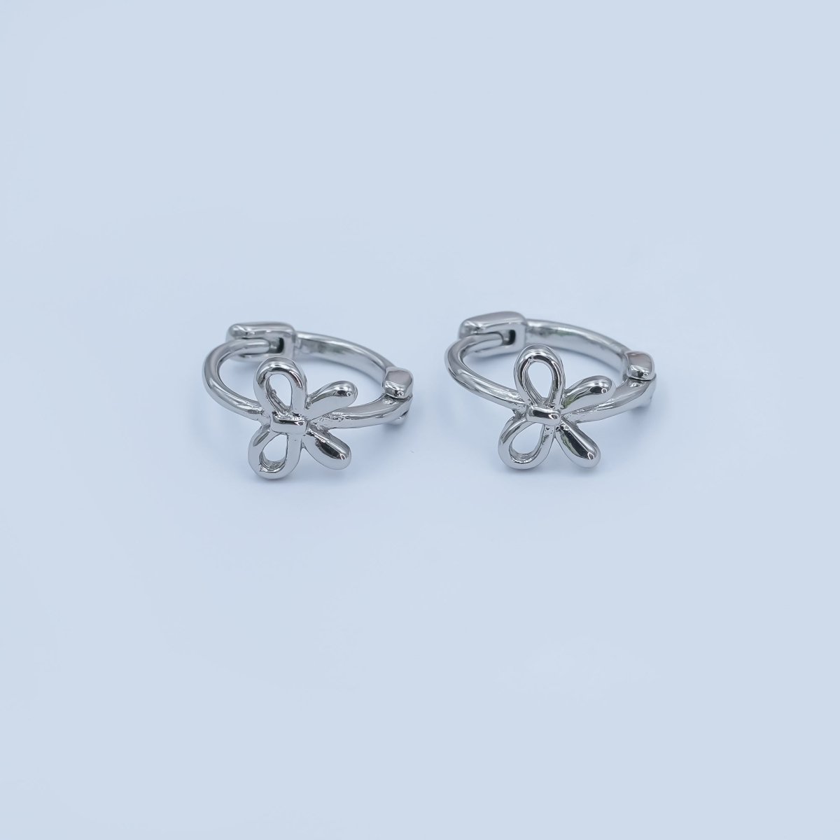 24K Gold Filled 15mm Ribbon Bow Huggie Earrings in Gold & Silver | AE696 AE697