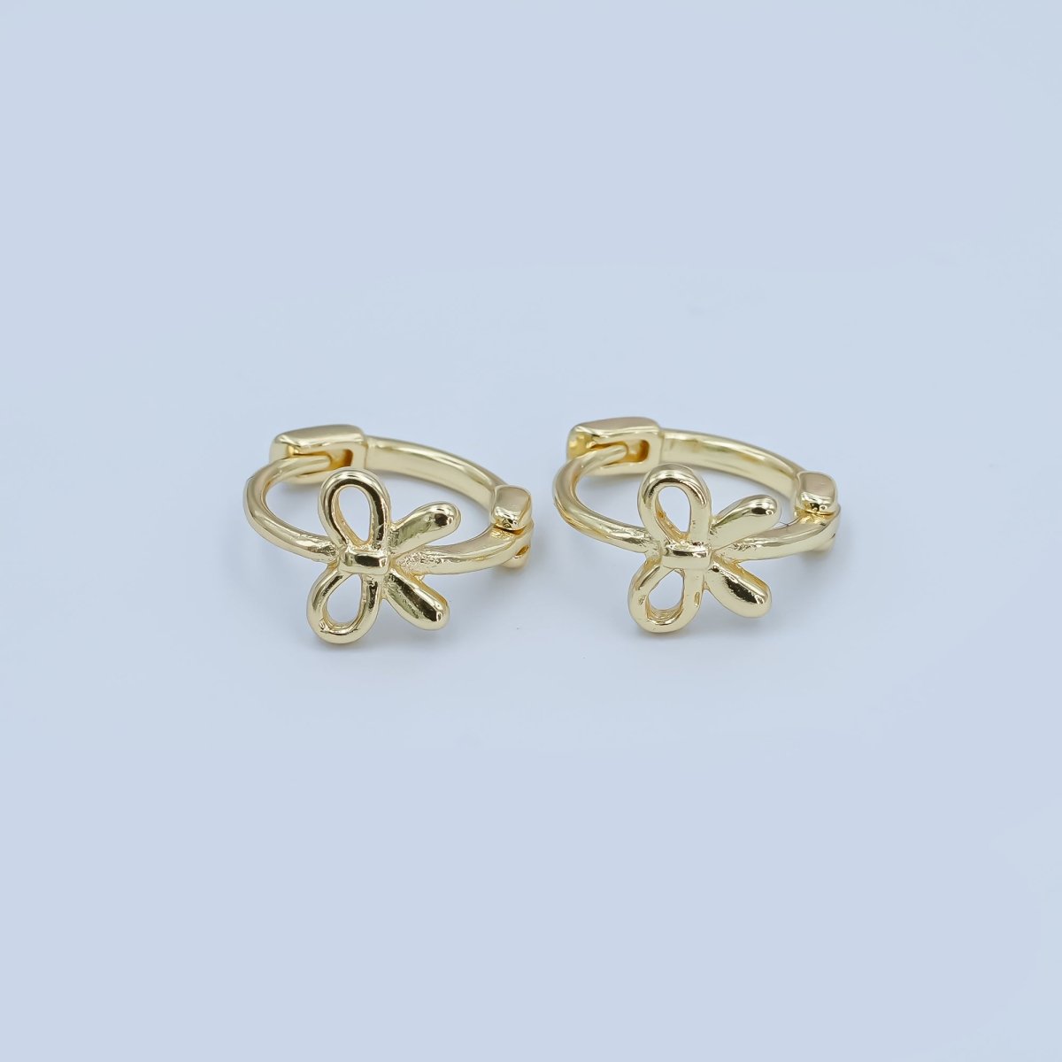 24K Gold Filled 15mm Ribbon Bow Huggie Earrings in Gold & Silver | AE696 AE697