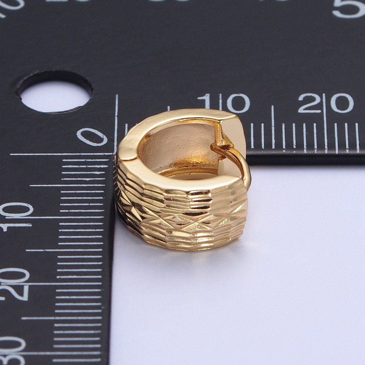 24K Gold Filled Textured Carved Lines Wide Huggie Hoop Earrings T-184