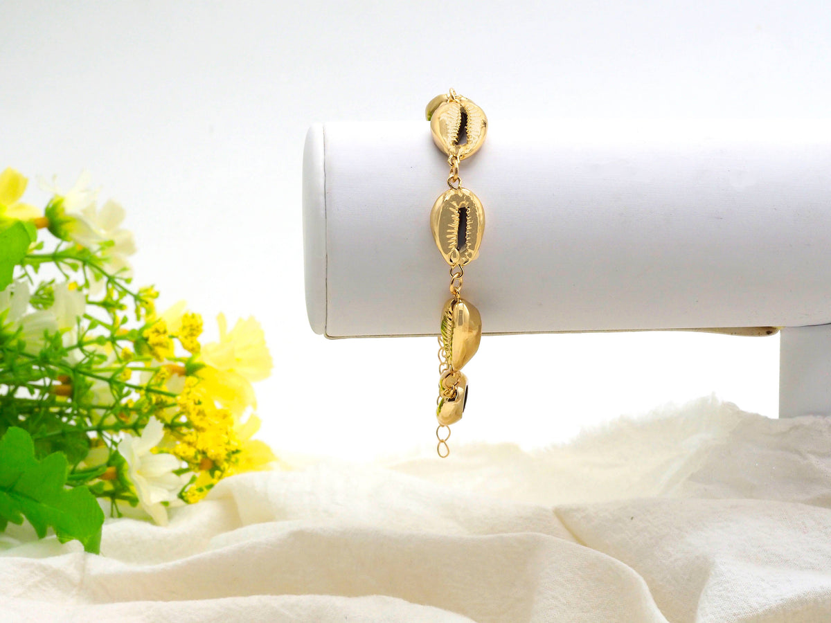 Gold Cowrie Shell bracelet, V40
