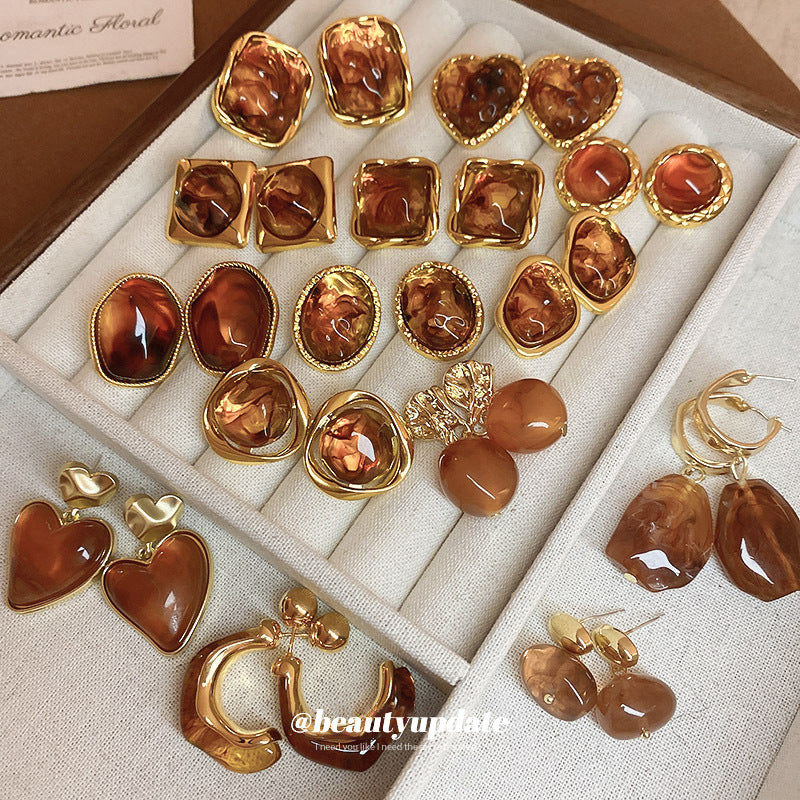 Maillard Style High-End Silver Needle Geometric Irregular Resin Heart Earrings, Elegant Light Luxury Studs, Fashion Women's Ear Jewelry