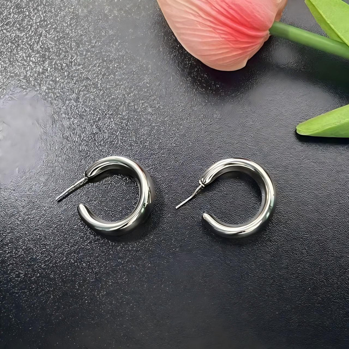 Ins Viral Luxury Earrings, High-End Beach Vacation Style, Geometric Bold Studs & Hoops For Women