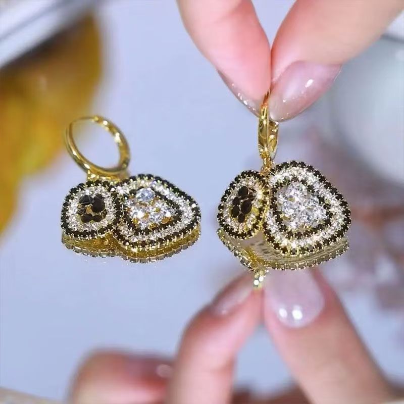 2026 New French Hepburn Style Geometric Full Rhinestone Ear Cuffs, Light Luxury Versatile